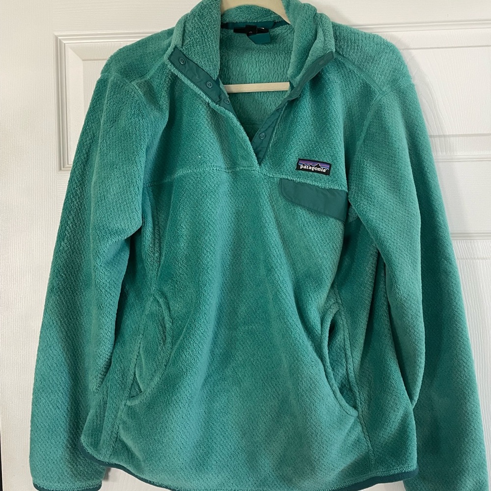 Women’s Patagonia Fleece. Size L. Smoke free home.